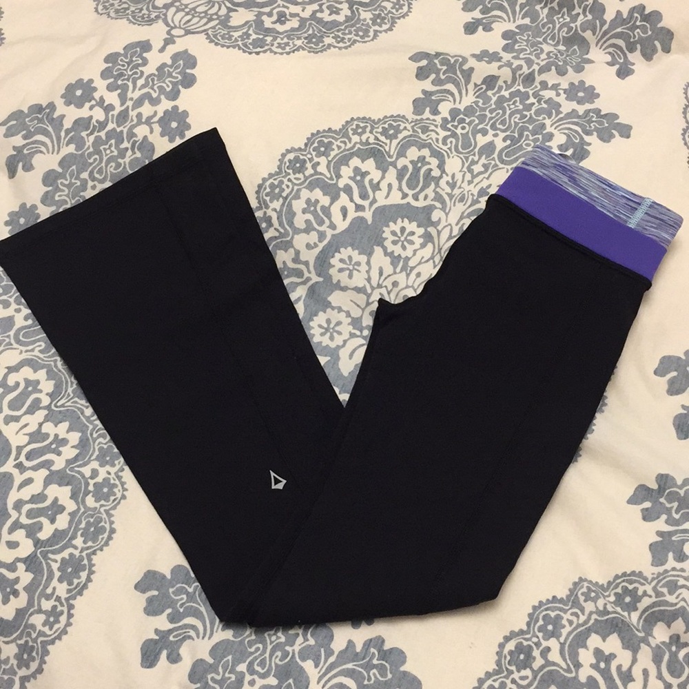 NWOT Ivivva (Lululemon) girls reversible yoga pant